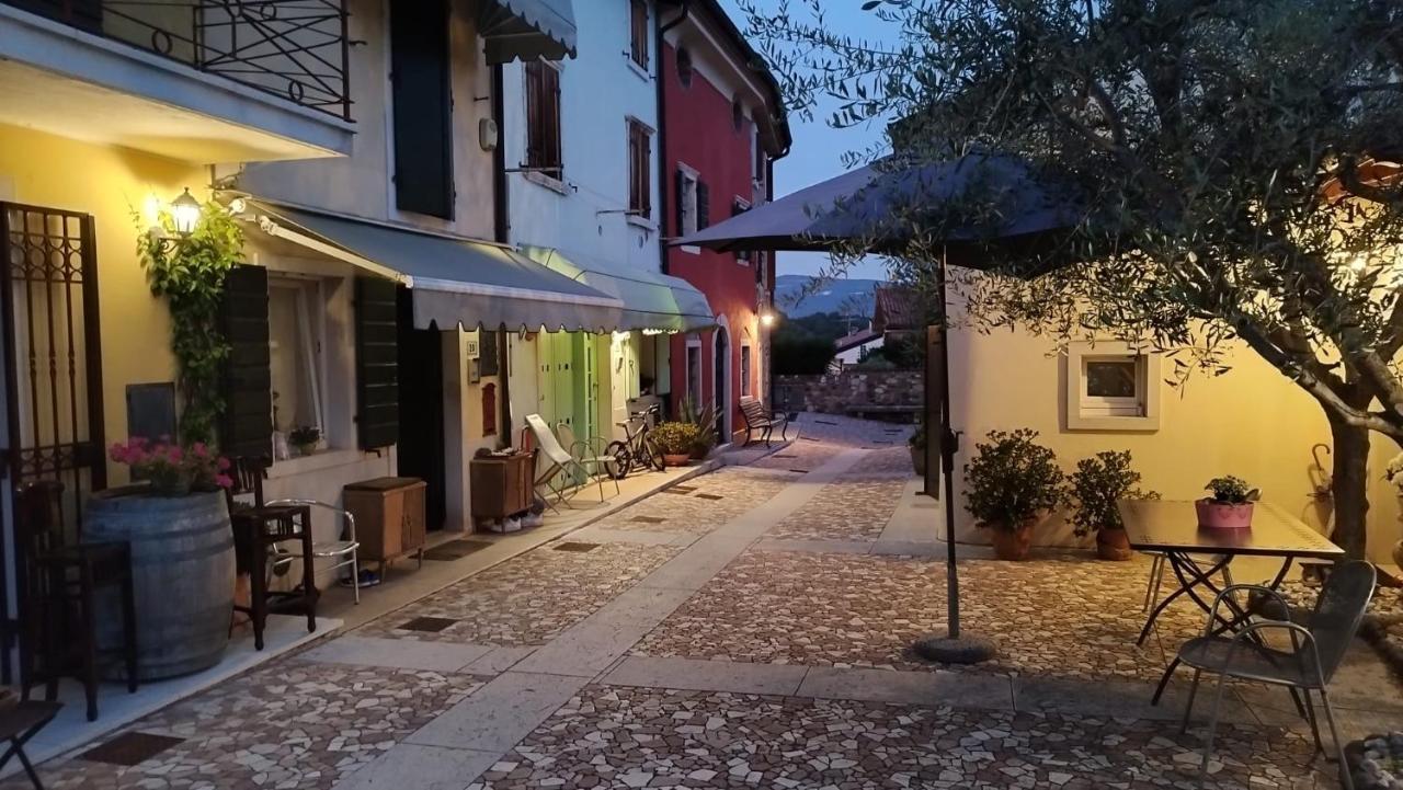 Apartamento Residenza Lucrezia Cavaion Veronese Exterior foto